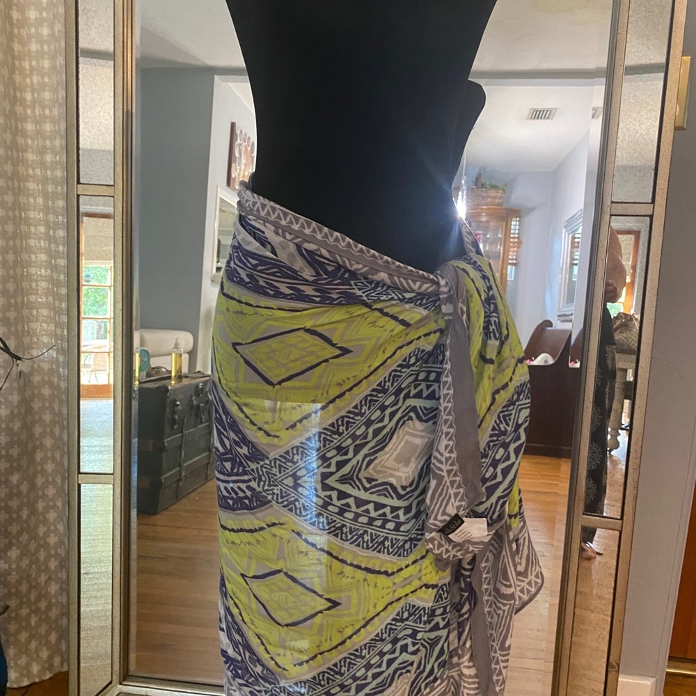 Large multinational scarf - Picture 6 of 10